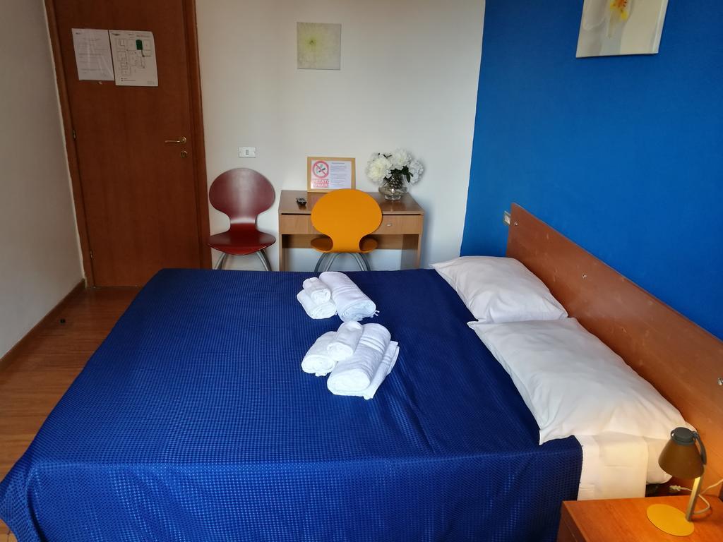 Ares Rooms Roma Quarto foto